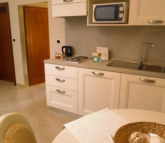 레시덴자 마르케시 폰테나니 *