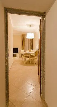 레시덴자 마르케시 폰테나니 *