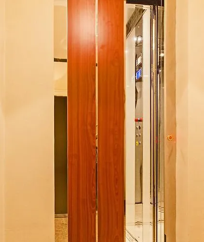 레시덴자 마르케시 폰테나니 아파트 *