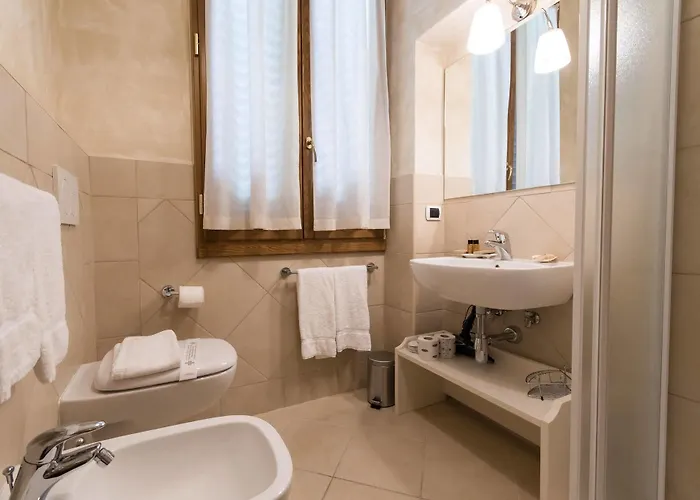 레시덴자 마르케시 폰테나니 *